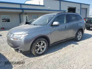 2015 Mitsubishi Outlander SE z VIN JA4AZ3A32FZ008250, wystawiony jako Copart lot #62497555 z przebiegiem Nie podano mil oraz Szkoda całkowita • Salvage title. Historia ofert i sprzedaży dostępna na DreamBid. Obrazek 1.