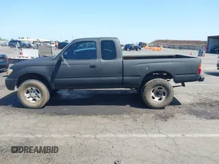 1999 Toyota Tacoma PreRunner with VIN 4TASM92N3XZ464573, listed as a IAAI auction lot 42405771 with 187,141 mi miles and . Bid and sale history available at DreamBid. Image 14.