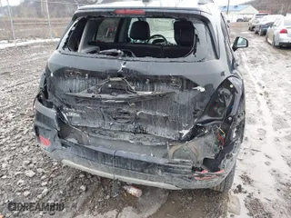 2020 Chevrolet Trax LT with VIN 3GNCJPSB3LL334300, listed as a IAAI auction lot 41474839 with 51,952 mi miles. Bid and sale history available at carsss.com. Image 6.
