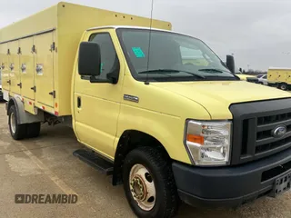 2019 Ford Econoline Commercial with VIN 1FDXE4FS3KDC07778, listed as a Copart auction lot 43640515 with 138,321 mi miles and Clean Title. Bid and sale history available at carsss.com. Image 2.