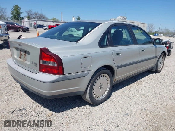 2000 Volvo S80 with VIN YV1TS94D1Y1107745, listed as a IAAI auction lot 42105726 with 266,509 mi miles. Bid and sale history available at carsss.com. Image 4.