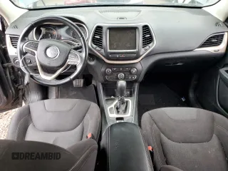 2016 Jeep Cherokee Latitude z VIN 1C4PJLCB6GW171384, wystawiony jako Copart lot #55820145 z przebiegiem 127 062 mil mil oraz Szkoda całkowita • Salvage title. Historia ofert i sprzedaży dostępna na DreamBid. Obrazek 8.
