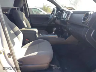 2019 Toyota Tacoma 4WD SR5 with VIN 3TMDZ5BN4KM076270, listed as a IAAI auction lot 41998012 with 40,991 mi miles. Bid and sale history available at carsss.com. Image 5.