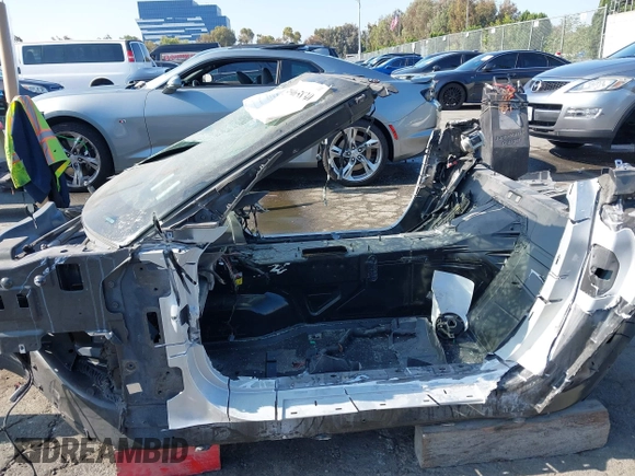 2017 Chevrolet Corvette 1LT with VIN 1G1YB2D72H5121877, listed as a IAAI auction lot 39965830 with Not provided miles and . Bid and sale history available at DreamBid. Image 13.
