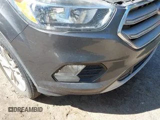2019 Ford Escape SE z VIN 1FMCU9GD7KUB23316, wystawiony jako IAAI lot #42138654 z przebiegiem 145 857 mil mil oraz . Historia ofert i sprzedaży dostępna na DreamBid. Obrazek 6.