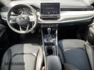 2023 Jeep Compass (RED) Edition z VIN 3C4NJDCN8PT572187, wystawiony jako Copart lot #56355855 z przebiegiem 38 506 mil mil oraz Nie do naprawy • Non repairable. Historia ofert i sprzedaży dostępna na DreamBid. Obrazek 8.