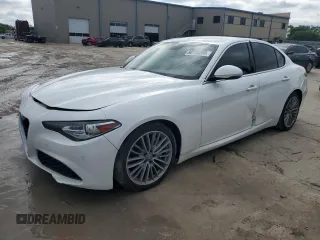 2017 Alfa Romeo Giulia Ti z VIN ZARFAECN1H7551994, wystawiony jako Copart lot #56110205 z przebiegiem 59 276 mil mil oraz Tytuł czysty. Historia ofert i sprzedaży dostępna na DreamBid. Obrazek 1.