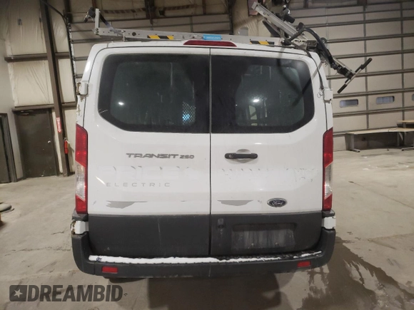 2018 Ford Transit z VIN 1FTYR1ZM0JKB37885, wystawiony jako Copart lot #41970135 z przebiegiem Nie podano mil oraz Szkody całkowita. Historia ofert i sprzedaży dostępna na DreamBid. Obrazek 6.