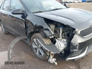 2018 Kia Niro LX with VIN KNDCB3LCXJ5158204, listed as a IAAI auction lot 41521783 with 69,290 mi miles. Bid and sale history available at carsss.com. Image 6.