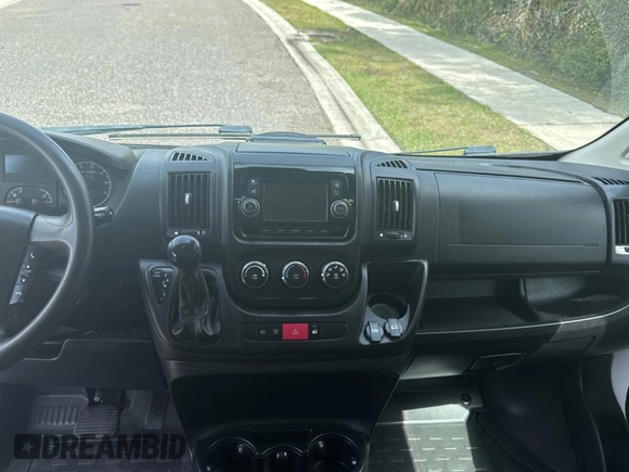 2018 Ram ProMaster z VIN 3C7WRVKG2JE144765, wystawiony jako Copart lot #48154245 z przebiegiem 42 440 mil mil oraz Szkody całkowita. Historia ofert i sprzedaży dostępna na DreamBid. Obrazek 9.