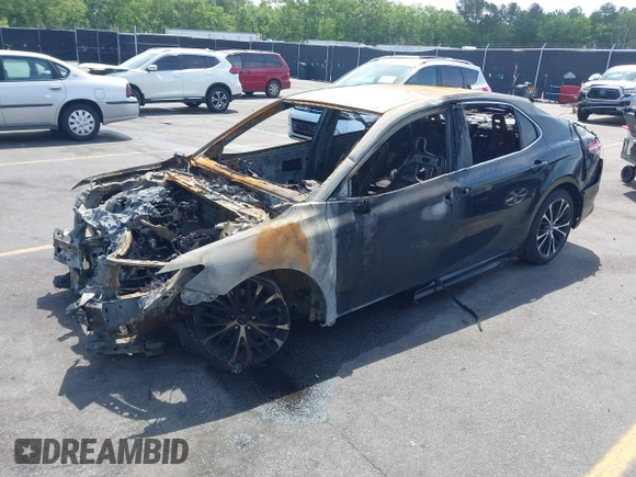 2020 Toyota Camry SE z VIN 4T1G11AK6LU909869, wystawiony jako IAAI lot #42071954 z przebiegiem 61 631 mil mil oraz . Historia ofert i sprzedaży dostępna na DreamBid. Obrazek 2.