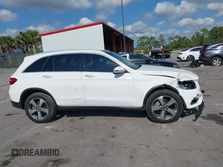 2017 Mercedes-Benz GLC 300 z VIN WDC0G4JB9HV006052, wystawiony jako IAAI lot #42221780 z przebiegiem 79 542 mil mil oraz . Historia ofert i sprzedaży dostępna na DreamBid. Obrazek 13.