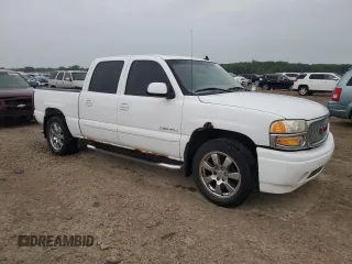 2006 GMC Sierra Denali z VIN 2GTEK63N761316163, wystawiony jako Copart lot #59637545 z przebiegiem 228 952 mil mil oraz Czysty tytuł • Clean title. Historia ofert i sprzedaży dostępna na DreamBid. Obrazek 4.