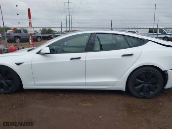 2022 Tesla Model S Plaid with VIN 5YJSA1E64NF496812, listed as a IAAI auction lot 40927668 with 1 mi miles. Bid and sale history available at carsss.com. Image 15.