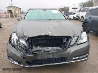 2013 Mercedes-Benz E-Class E 350 Luxury with VIN WDDHF5KB0DA727576, listed as a IAAI auction lot 41546228 with 164,599 mi miles. Bid and sale history available at carsss.com. Image 12.