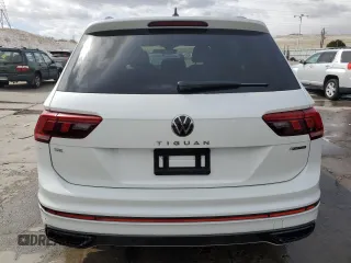 2023 Volkswagen Tiguan SE R-Line Black z VIN 3VV8B7AX8PM091870, wystawiony jako Copart lot #49150015 z przebiegiem 21 440 mil mil oraz Szkoda całkowita • Salvage title. Historia ofert i sprzedaży dostępna na DreamBid. Obrazek 6.