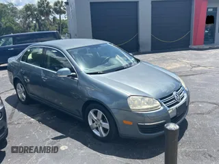 2006 Volkswagen Jetta z VIN 3VWRG81K46M724245, wystawiony jako Copart lot #57293785 z przebiegiem 212 639 mil mil oraz Czysty tytuł • Clean title. Historia ofert i sprzedaży dostępna na DreamBid. Obrazek 1.