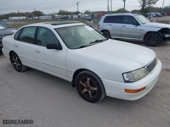 1997 Toyota Avalon XL with VIN 4T1BF12B1VU144017, listed as a IAAI auction lot 41602761 with 163,955 mi miles. Bid and sale history available at carsss.com. Image 1.