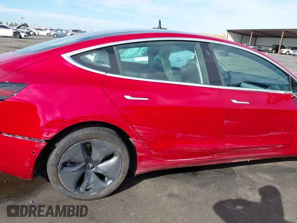 2020 Tesla Model 3 Long Range z VIN 5YJ3E1EB1LF668197, wystawiony jako IAAI lot #40551873 z przebiegiem 94 233 mil mil oraz . Historia ofert i sprzedaży dostępna na DreamBid. Obrazek 6.