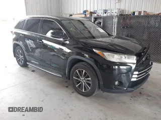 2018 Toyota Highlander SE z VIN 5TDJZRFH5JS532919, wystawiony jako IAAI lot #42246687 z przebiegiem 190 890 mil mil oraz . Historia ofert i sprzedaży dostępna na DreamBid. Obrazek 1.