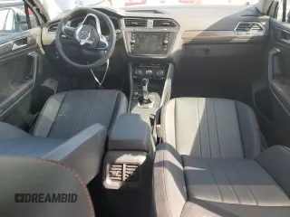 2024 Volkswagen Tiguan z VIN 3VVTB7AXXRM208006, wystawiony jako Copart lot #44222715 z przebiegiem 1 904 mil mil oraz Szkoda całkowita • Salvage title. Historia ofert i sprzedaży dostępna na DreamBid. Obrazek 8.