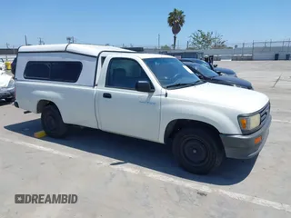 1996 Toyota T100 z VIN JT4JM11D1T0013926, wystawiony jako IAAI lot #42520579 z przebiegiem 298 185 mil mil oraz . Historia ofert i sprzedaży dostępna na DreamBid. Obrazek 1.