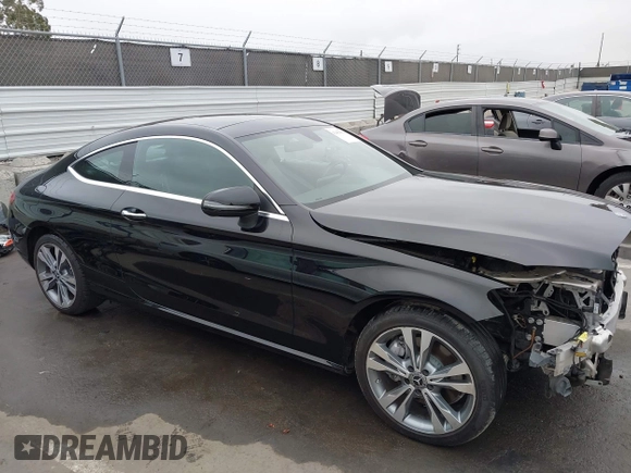 2019 Mercedes-Benz C 300 z VIN WDDWJ8DB6KF875249, wystawiony jako IAAI lot #42454994 z przebiegiem 51 013 mil mil oraz . Historia ofert i sprzedaży dostępna na DreamBid. Obrazek 14.