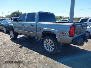 2006 Chevrolet Silverado 1500 LT1 with VIN 2GCEK13TX61184260, listed as a IAAI auction lot 41651907 with 192,143 mi miles. Bid and sale history available at carsss.com. Image 3.