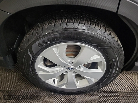 2023 Subaru Ascent Premium with VIN 4S4WMAAD4P3404025, listed as a IAAI auction lot 42774227 with 59,195 mi miles and . Bid and sale history available at DreamBid. Image 25.