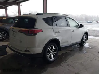 2018 Toyota RAV4 XLE with VIN JTMRFREV6JD222115, listed as a IAAI auction lot 41505367 with 118,126 mi miles. Bid and sale history available at carsss.com. Image 4.