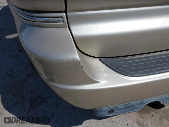 2005 Chrysler Town & Country Limited with VIN 2C8GP64L65R323207, listed as a IAAI auction lot 42150242 with 80,305 mi miles. Bid and sale history available at carsss.com. Image 6.