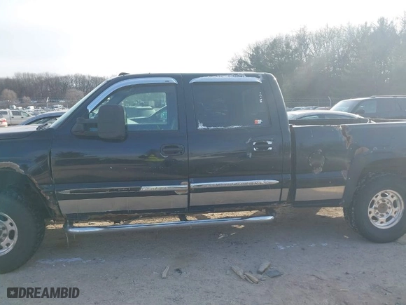2005 GMC Sierra 1500HD SLT with VIN 1GTGK13U35F811518, listed as a IAAI auction lot 41436920 with NaN miles. Bid and sale history available at carsss.com. Image 14.