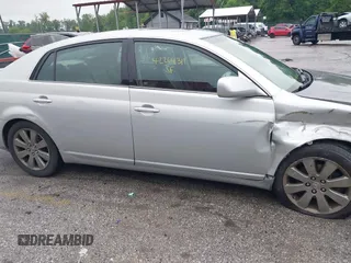 2007 Toyota Avalon XL z VIN 4T1BK36BX7U177246, wystawiony jako IAAI lot #42264311 z przebiegiem 183 324 mil mil oraz . Historia ofert i sprzedaży dostępna na DreamBid. Obrazek 20.