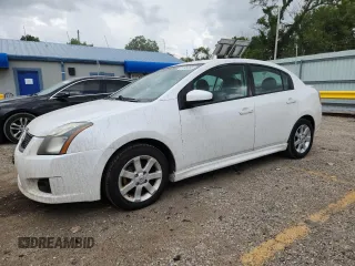 2011 Nissan Sentra S z VIN 3N1AB6AP2BL688735, wystawiony jako Copart lot #61795085 z przebiegiem 83 741 mil mil oraz Czysty tytuł • Clean title. Historia ofert i sprzedaży dostępna na DreamBid. Obrazek 1.
