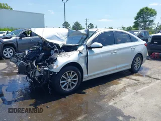 2018 Hyundai Sonata SE z VIN 5NPE24AF9JH613622, wystawiony jako IAAI lot #42071395 z przebiegiem 107 820 mil mil oraz . Historia ofert i sprzedaży dostępna na DreamBid. Obrazek 2.