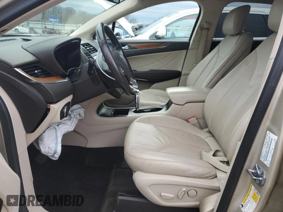 2017 Lincoln MKC Select with VIN 5LMTJ2DH4HUL46054, listed as a Copart auction lot 44584145 with 68,796 mi miles and Non repairable. Bid and sale history available at DreamBid. Image 7.