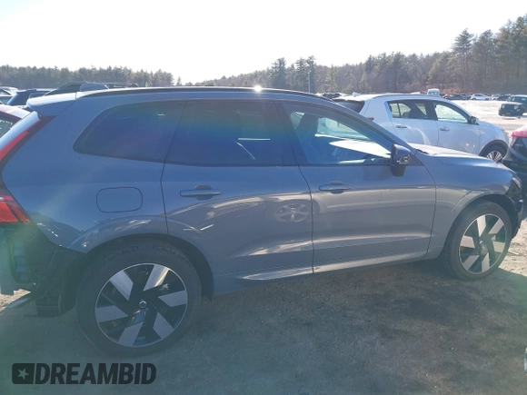 2024 Volvo XC60 Recharge Plug-In Hybrid Plus Dark Theme with VIN YV4H60DL0R1918759, listed as a IAAI auction lot 41495835 with 3,277 mi miles. Bid and sale history available at carsss.com. Image 13.