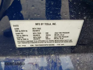 2023 Tesla Model Y Long Range z VIN 7SAYGDEE5PA102285, wystawiony jako IAAI lot #42402981 z przebiegiem 24 550 mil mil oraz . Historia ofert i sprzedaży dostępna na DreamBid. Obrazek 9.