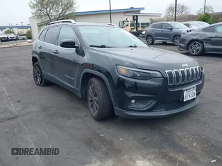 2019 Jeep Cherokee Latitude Plus z VIN 1C4PJLLB7KD129696, wystawiony jako IAAI lot #42001987 z przebiegiem 94 366 mil mil oraz . Historia ofert i sprzedaży dostępna na DreamBid. Obrazek 1.