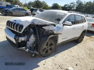 2018 Jeep Cherokee Latitude with VIN 1C4PJMCB1JD540922, listed as a Copart auction lot 82034094 with 122,448 mi miles and Salvage Title. Bid and sale history available at carsss.com. Image 1.