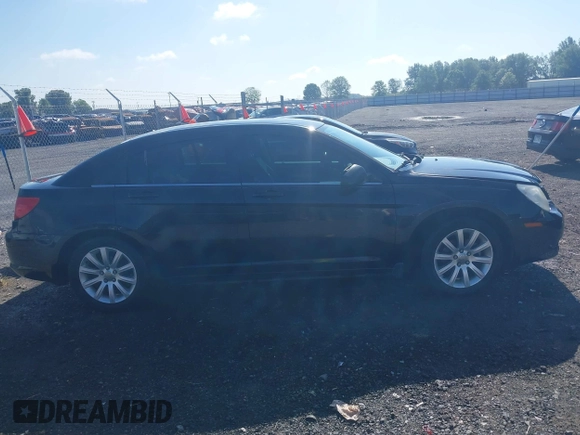 2010 Chrysler Sebring Limited z VIN 1C3CC5FB9AN158839, wystawiony jako IAAI lot #42206044 z przebiegiem 143 458 mil mil oraz . Historia ofert i sprzedaży dostępna na DreamBid. Obrazek 13.