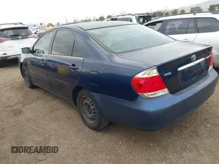 2005 Toyota Camry STD z VIN 4T1BE32K85U101891, wystawiony jako IAAI lot #41680923 z przebiegiem 146 472 mil mil oraz . Historia ofert i sprzedaży dostępna na DreamBid. Obrazek 3.