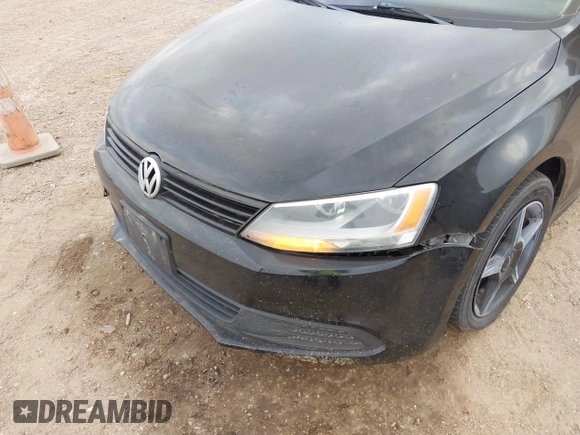 2011 Volkswagen Jetta Sedan SE w/Convenience & Sunroof PZEV with VIN 3VWDZ7AJ2BM359094, listed as a IAAI auction lot 42067719 with 165,720 mi miles. Bid and sale history available at carsss.com. Image 6.