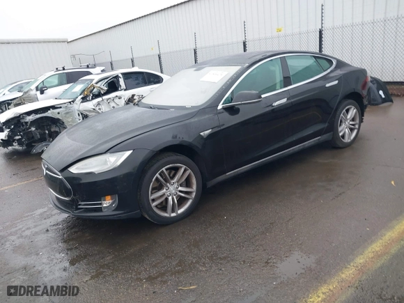2013 Tesla Model S with VIN 5YJSA1CN0DFP20408, listed as a IAAI auction lot 41524470 with 1 mi miles. Bid and sale history available at carsss.com. Image 18.