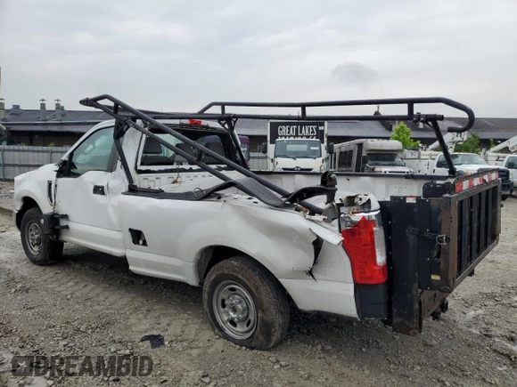 2018 Ford F-250 XL z VIN 1FTBF2A62JEC19911, wystawiony jako Copart lot #58555025 z przebiegiem 228 433 mil mil oraz Szkoda całkowita • Salvage title. Historia ofert i sprzedaży dostępna na DreamBid. Obrazek 2.