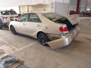 2006 Toyota Camry STD z VIN 4T1BE32K66U659112, wystawiony jako IAAI lot #42083932 z przebiegiem 217 645 mil mil oraz . Historia ofert i sprzedaży dostępna na DreamBid. Obrazek 3.