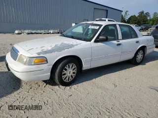 2003 Ford Crown Victoria LX z VIN 2FAFP74W03X209148, wystawiony jako Copart lot #53274575 z przebiegiem 127 739 mil mil oraz Szkody całkowita. Historia ofert i sprzedaży dostępna na DreamBid. Obrazek 1.