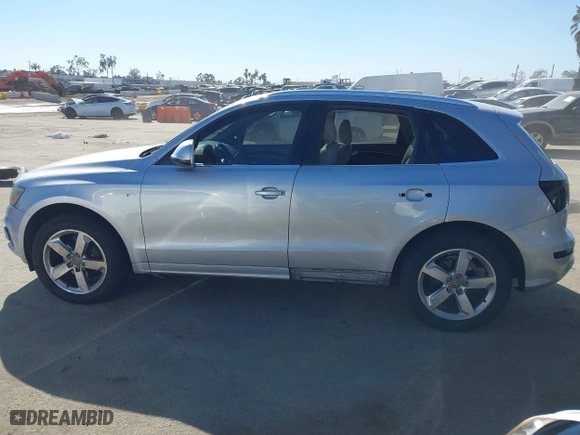 2011 Audi Q5 3.2L Premium Plus with VIN WA1DKAFP9BA068715, listed as a IAAI auction lot 41867985 with 147,207 mi miles. Bid and sale history available at carsss.com. Image 15.