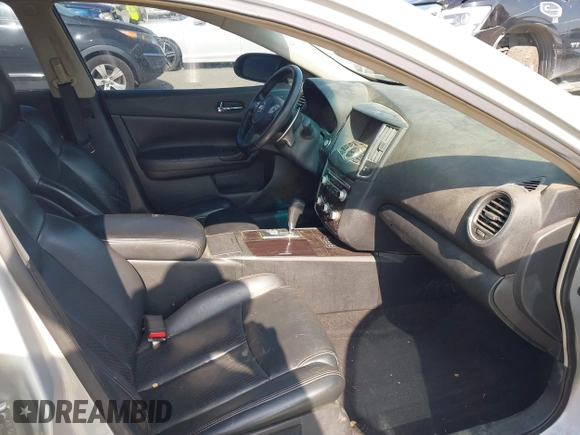 2014 Nissan Maxima S z VIN 1N4AA5AP6EC910967, wystawiony jako IAAI lot #42124722 z przebiegiem 111 986 mil mil oraz . Historia ofert i sprzedaży dostępna na DreamBid. Obrazek 5.