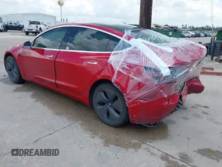 2020 Tesla Model 3 Standard Range Plus z VIN 5YJ3E1EA0LF611657, wystawiony jako IAAI lot #42046234 z przebiegiem 122 557 mil mil oraz . Historia ofert i sprzedaży dostępna na DreamBid. Obrazek 3.